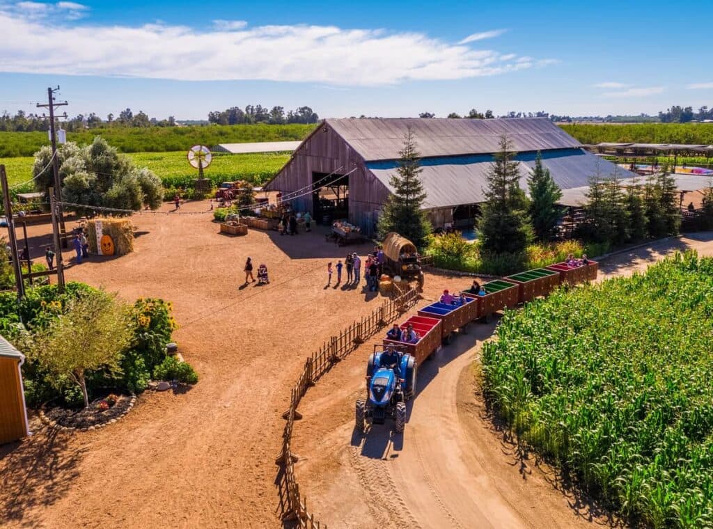 Welcome sign at Hunter Farms in Atwater
