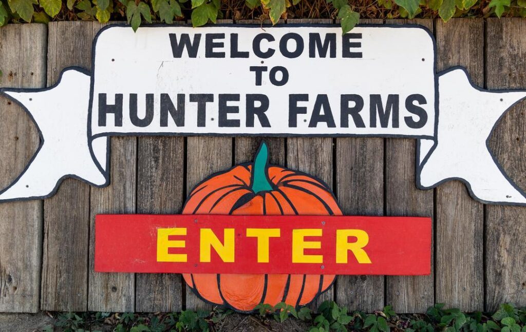 Welcome sign at Hunter Farms